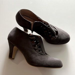 Journee collection women’s heeled dress shoes